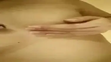 Cam Amoy Sedih Punya Toket Kecil